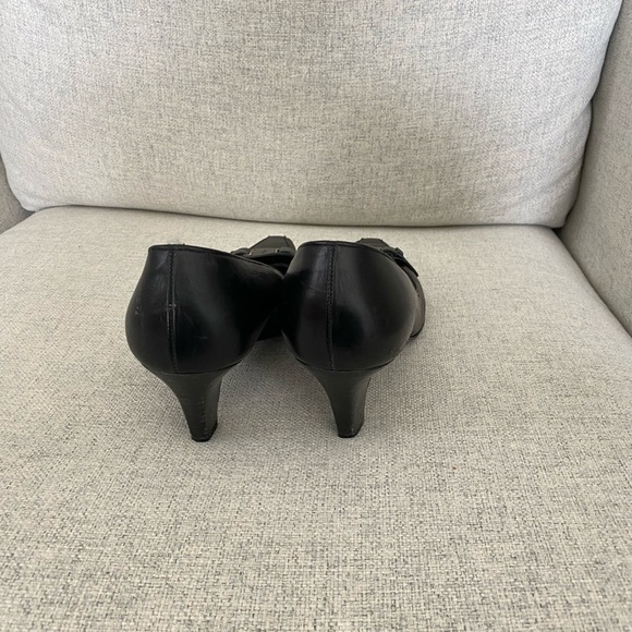 Salvatore Ferragamo Black Leather Vintage Pointy Kitten Heels Size 7 - Picture 3 of 8